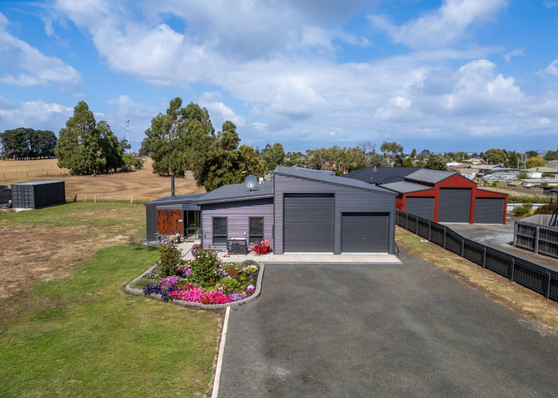 SHEDS AND HOMES 15 Macquire Street CRESSY 11