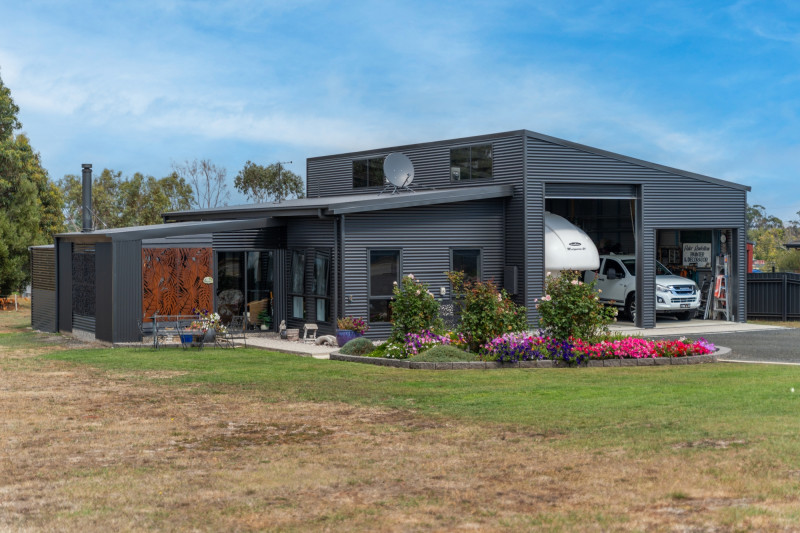 SHEDS AND HOMES 15 Macquire Street CRESSY 22