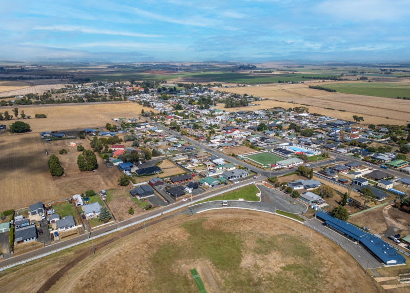 SHEDS AND HOMES 15 Macquire Street CRESSY 6