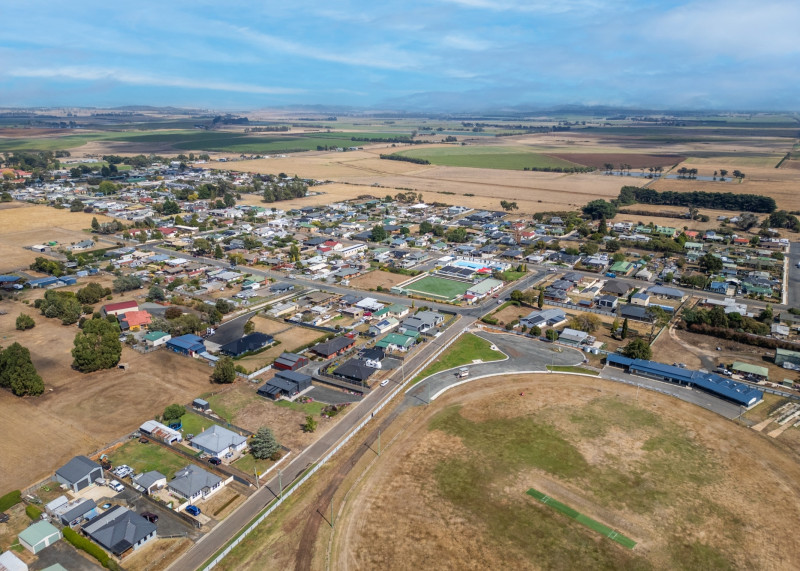 SHEDS AND HOMES 15 Macquire Street CRESSY 7